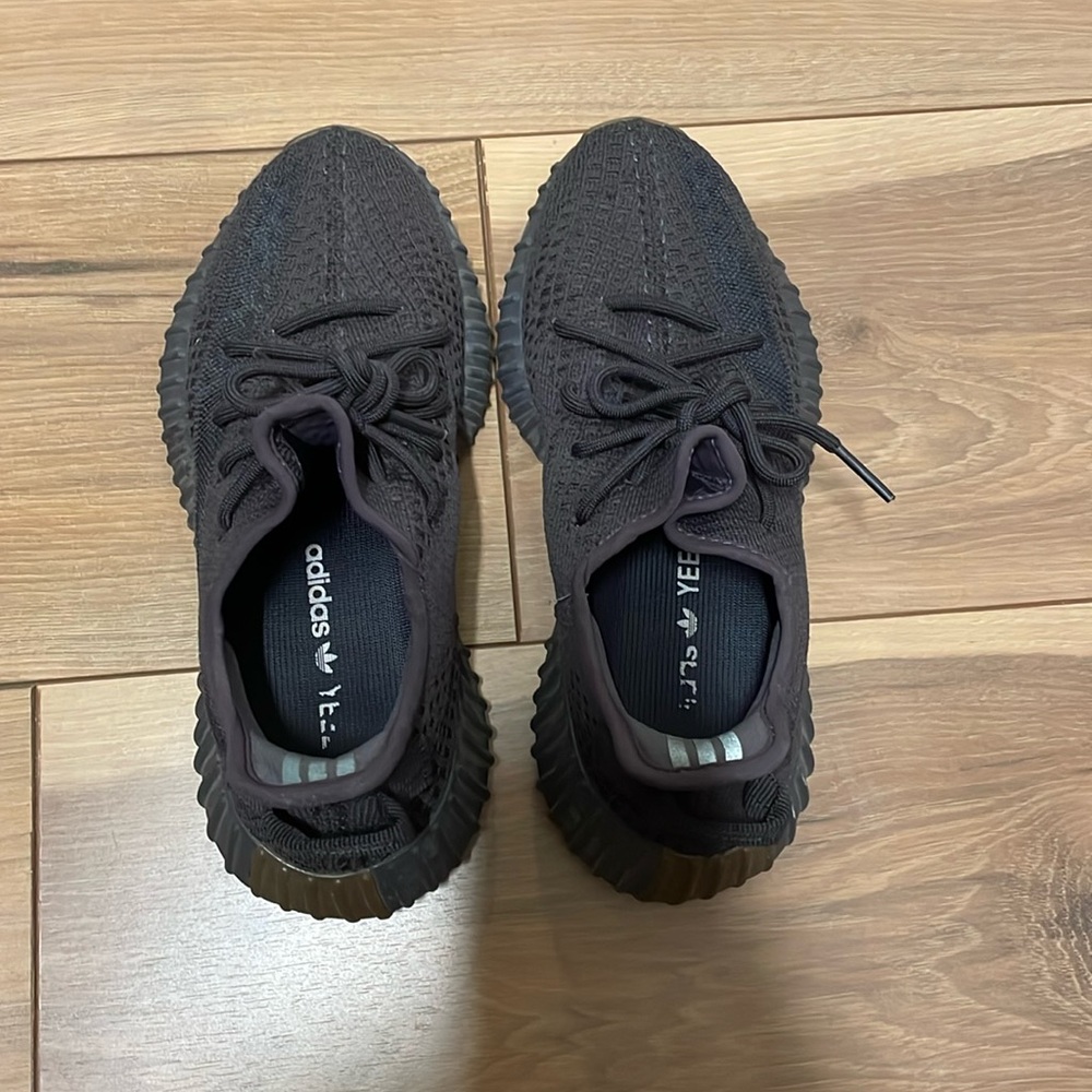 Yeezy boost 350 v2 black